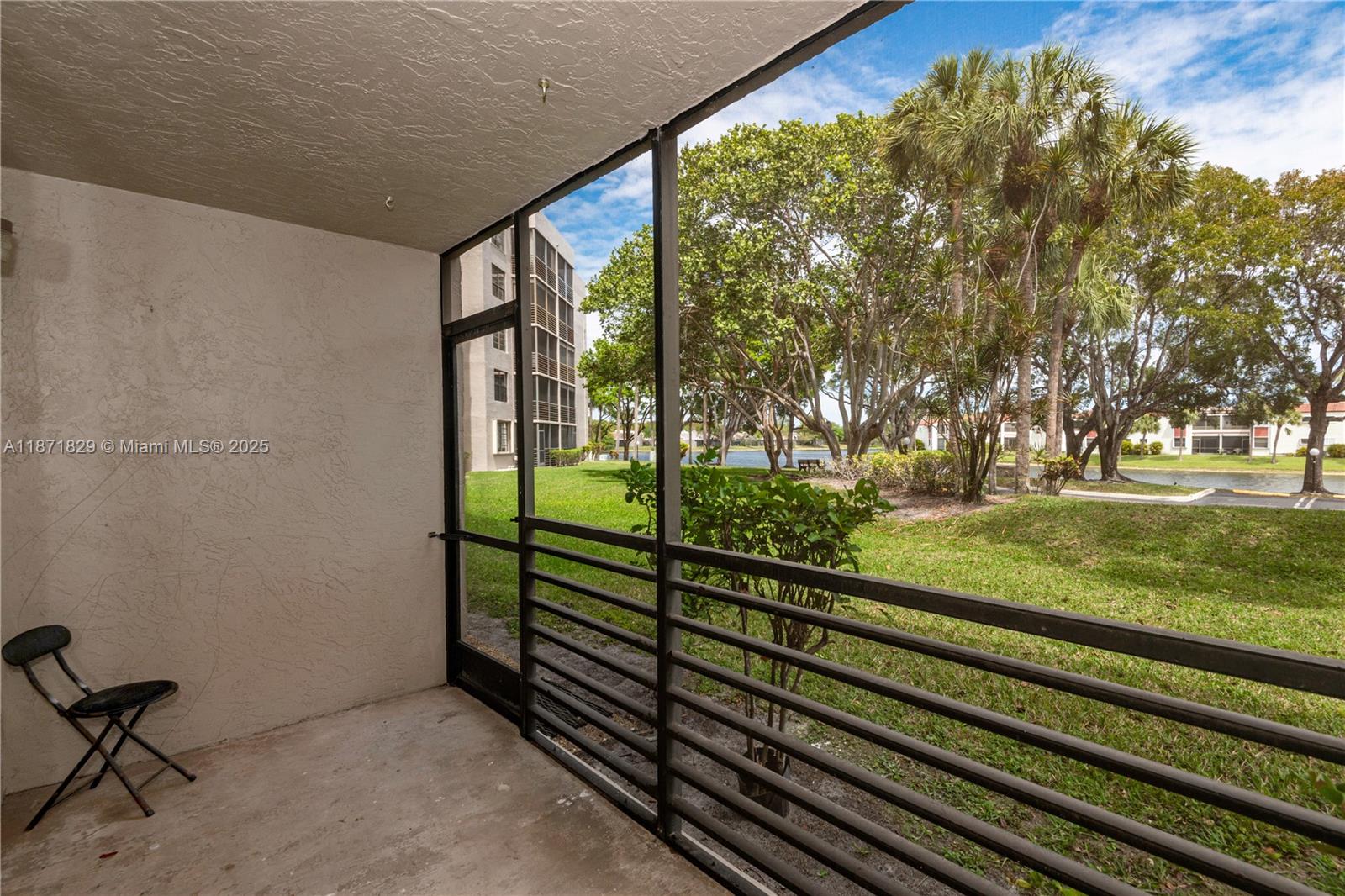 901 Colony Point Cir # 102