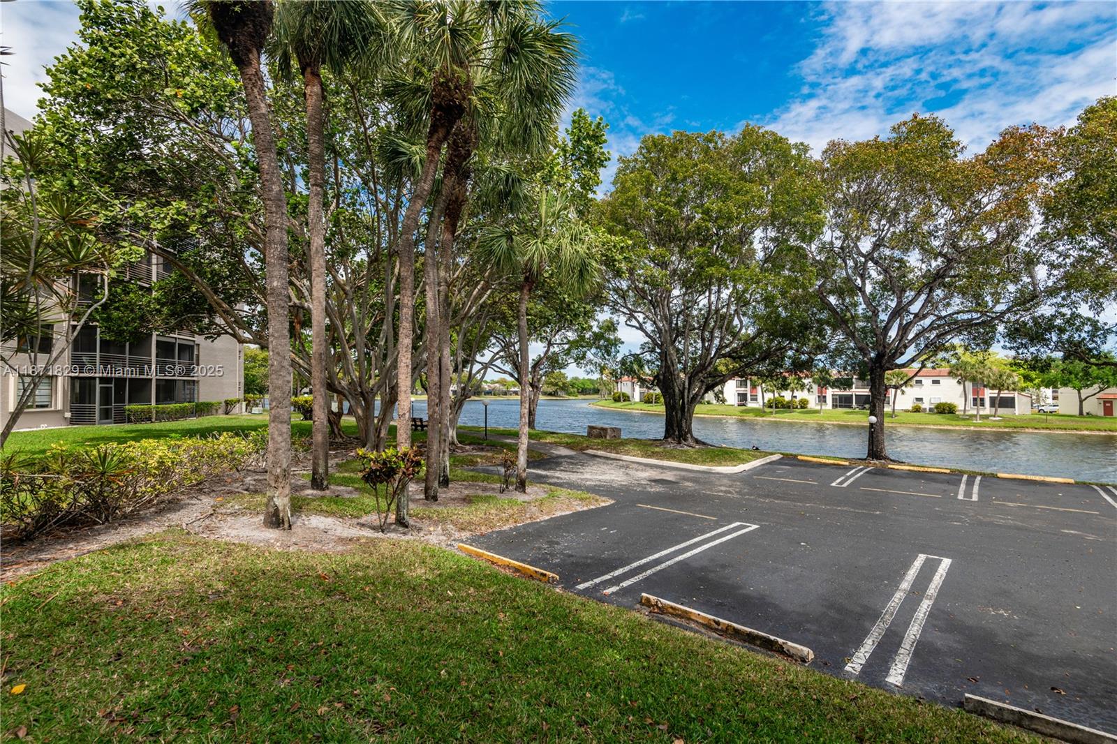 901 Colony Point Cir # 102