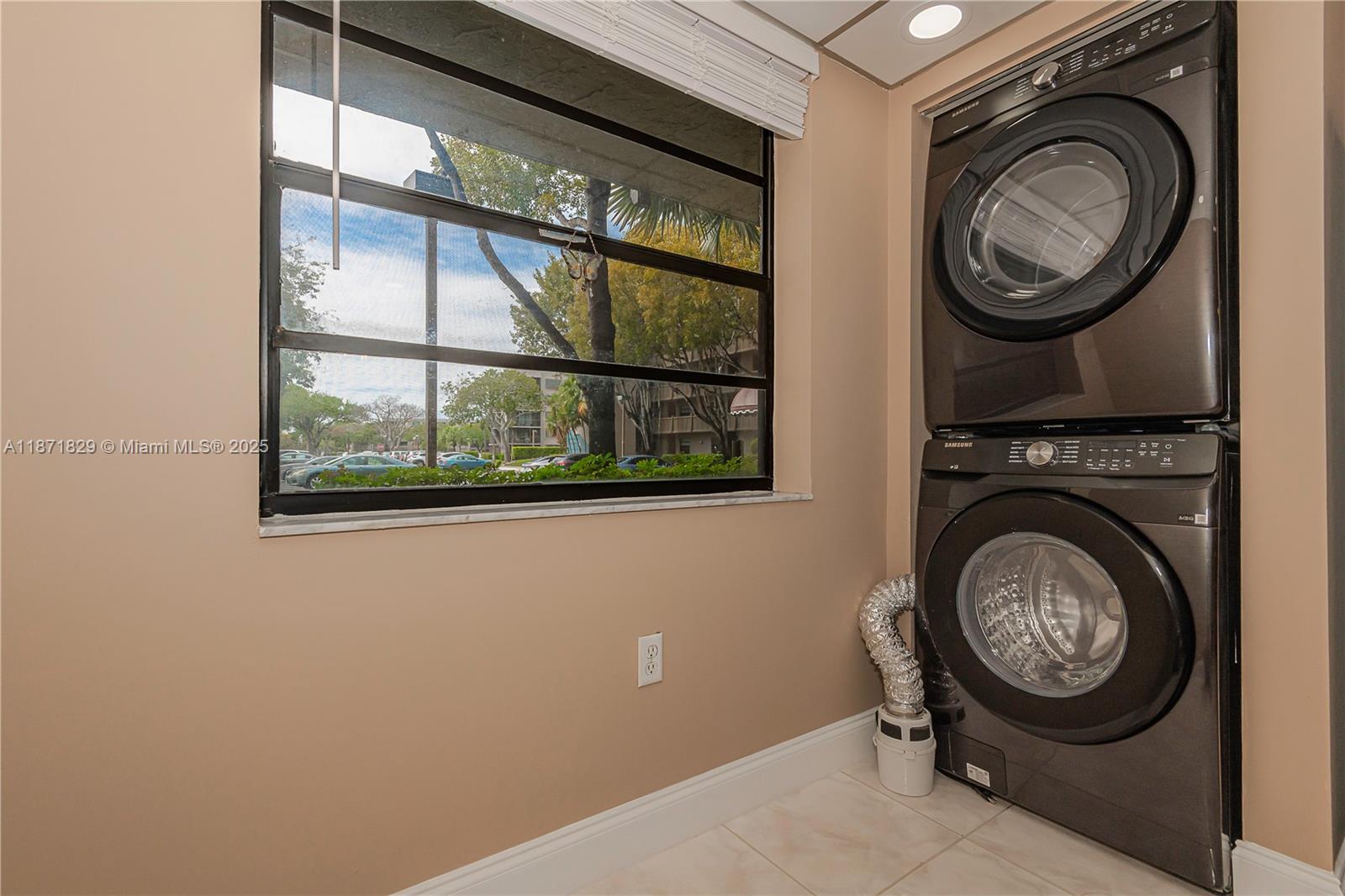 901 Colony Point Cir # 102