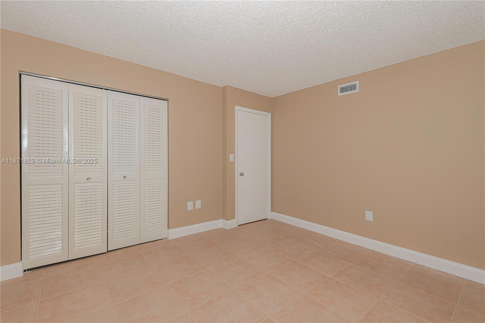 901 Colony Point Cir # 102