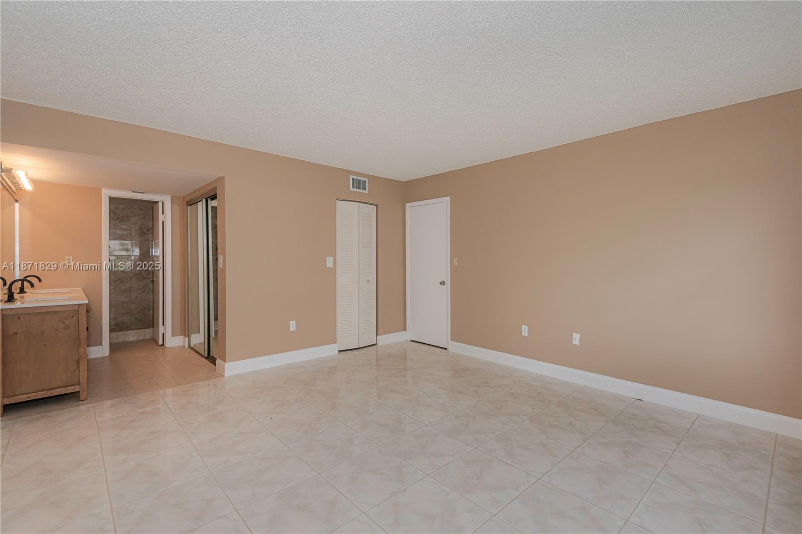 901 Colony Point Cir # 102