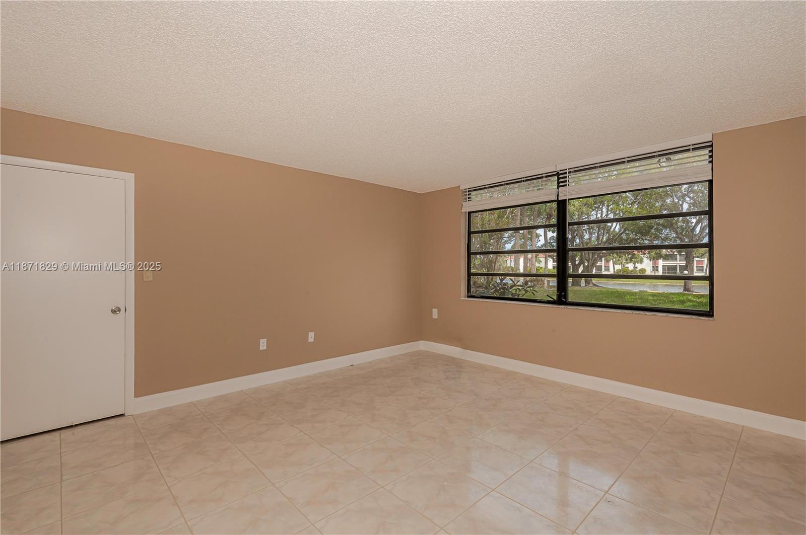 901 Colony Point Cir # 102
