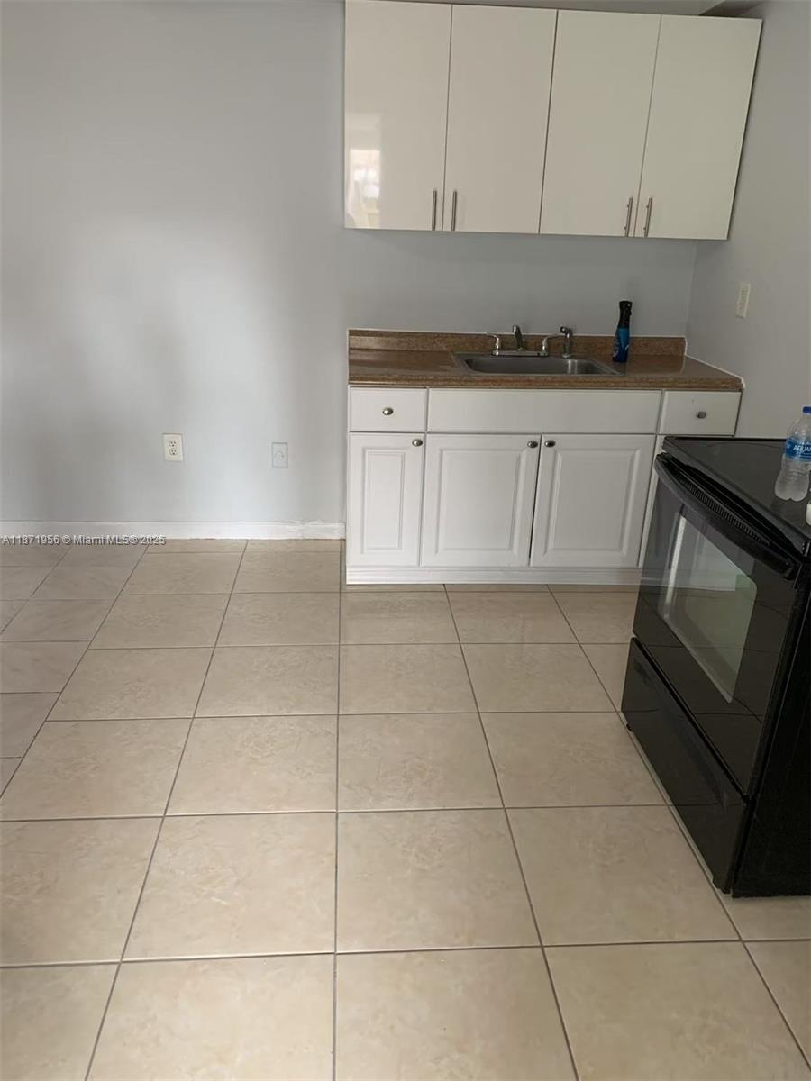 1062 W 42nd Pl Unit: Studio