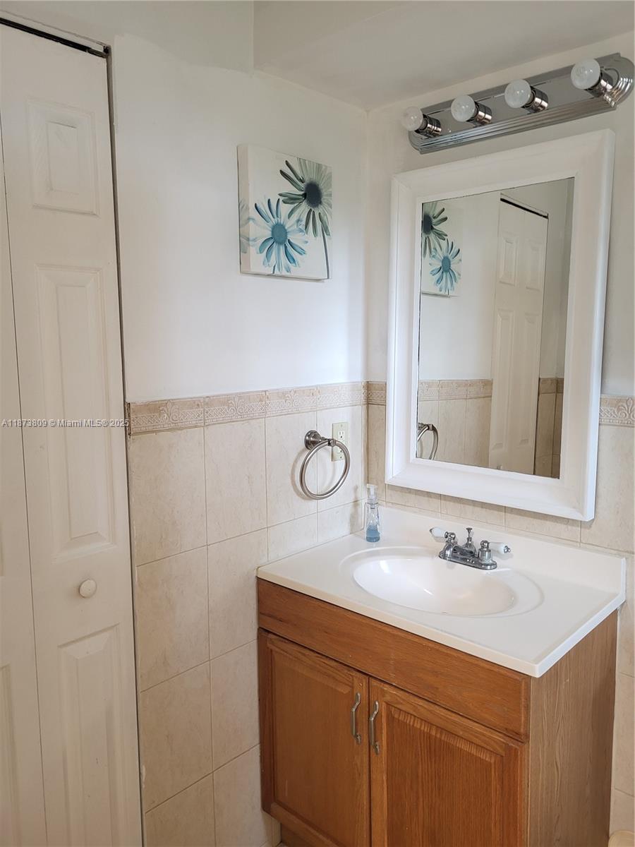 631 Lyons Rd # 12102