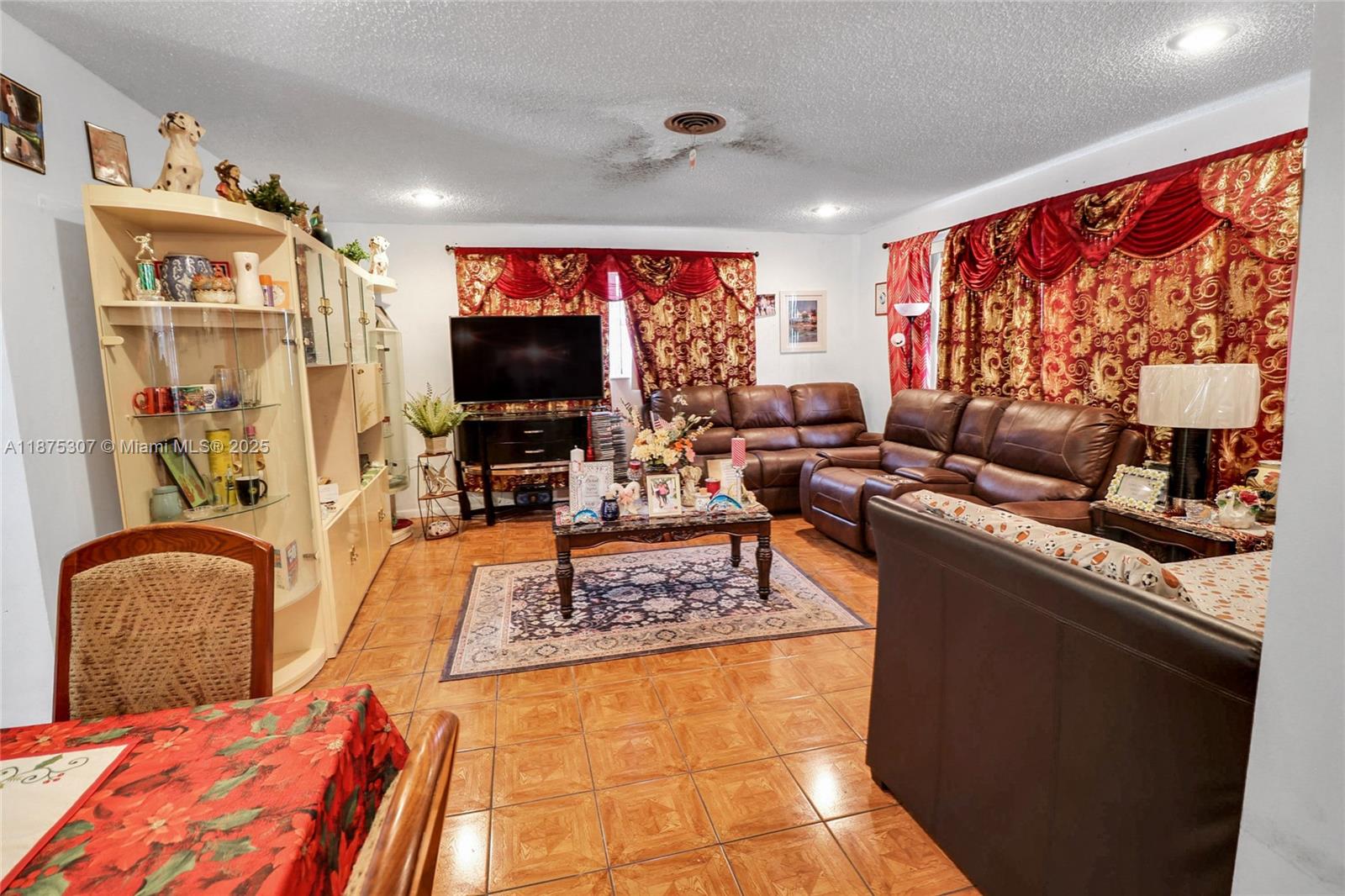 115 NE 213th St