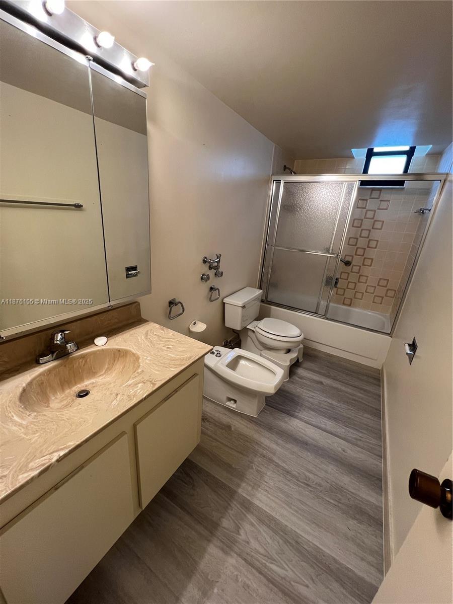 2500 Parkview Dr # 1214