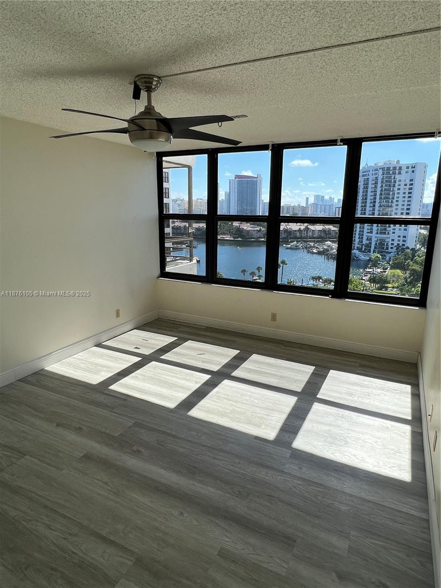 2500 Parkview Dr # 1214