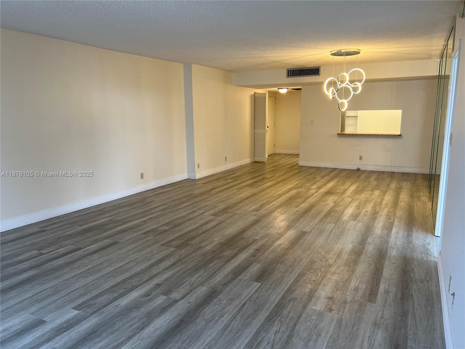 2500 Parkview Dr # 1214