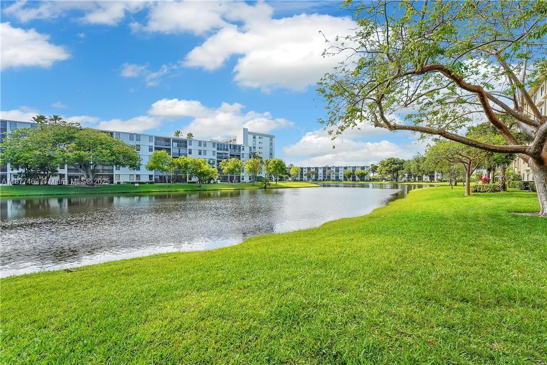 2106 S Cypress Bend Dr # 107