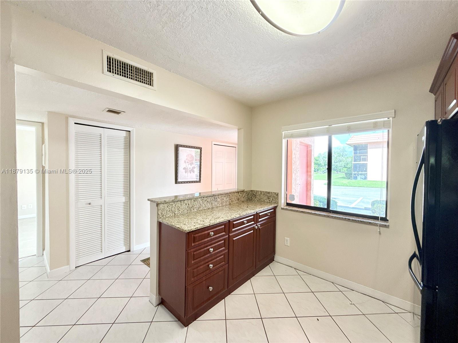 227 Lakeview Dr # 103