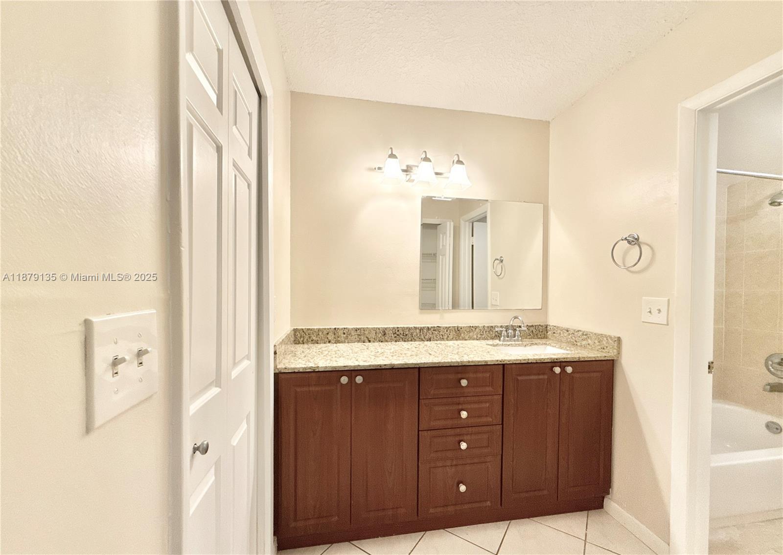227 Lakeview Dr # 103