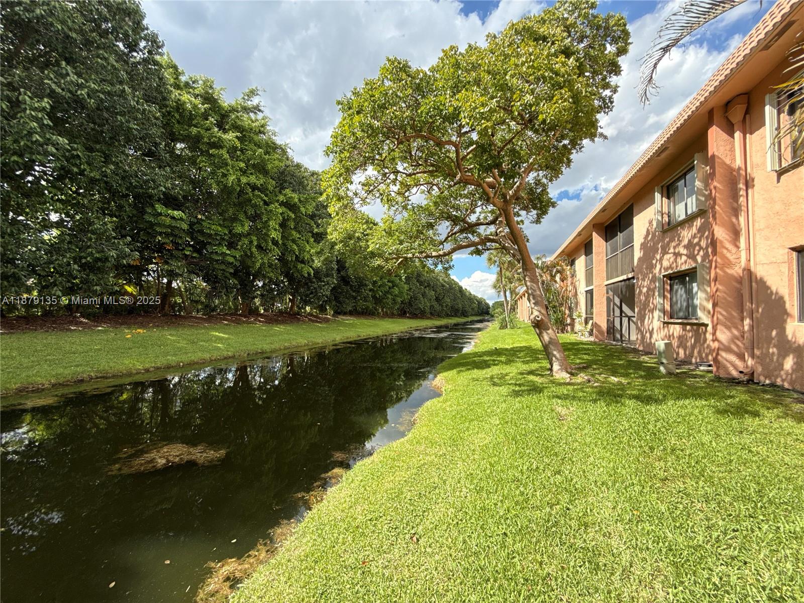 227 Lakeview Dr # 103