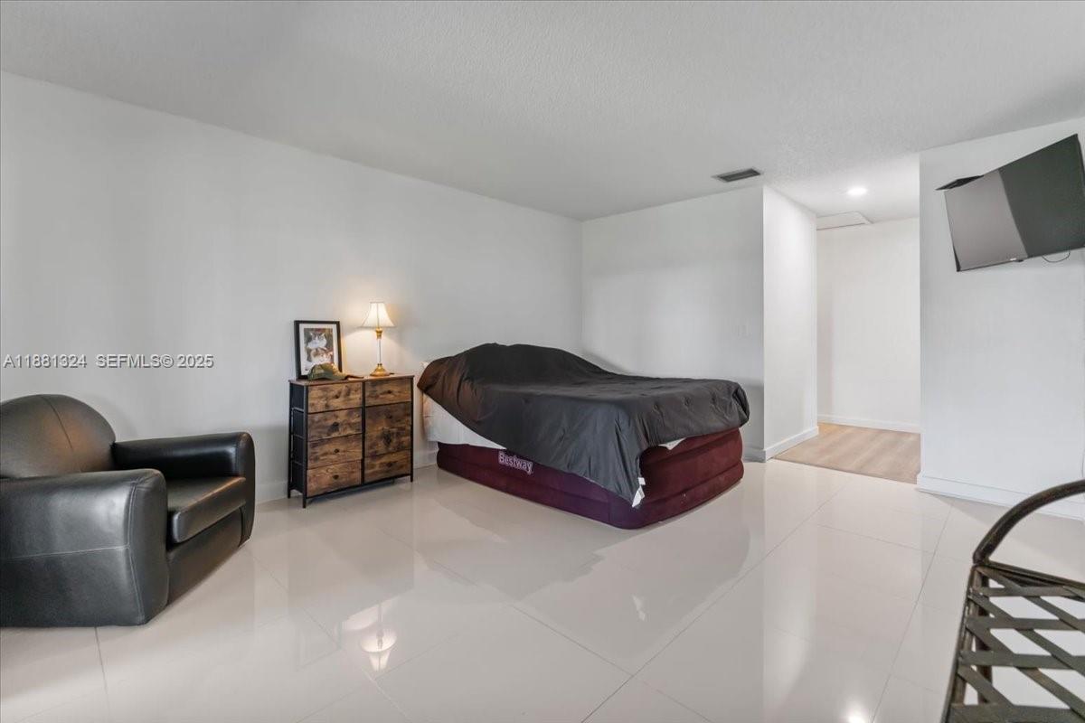 16273 Laurel Dr # 7