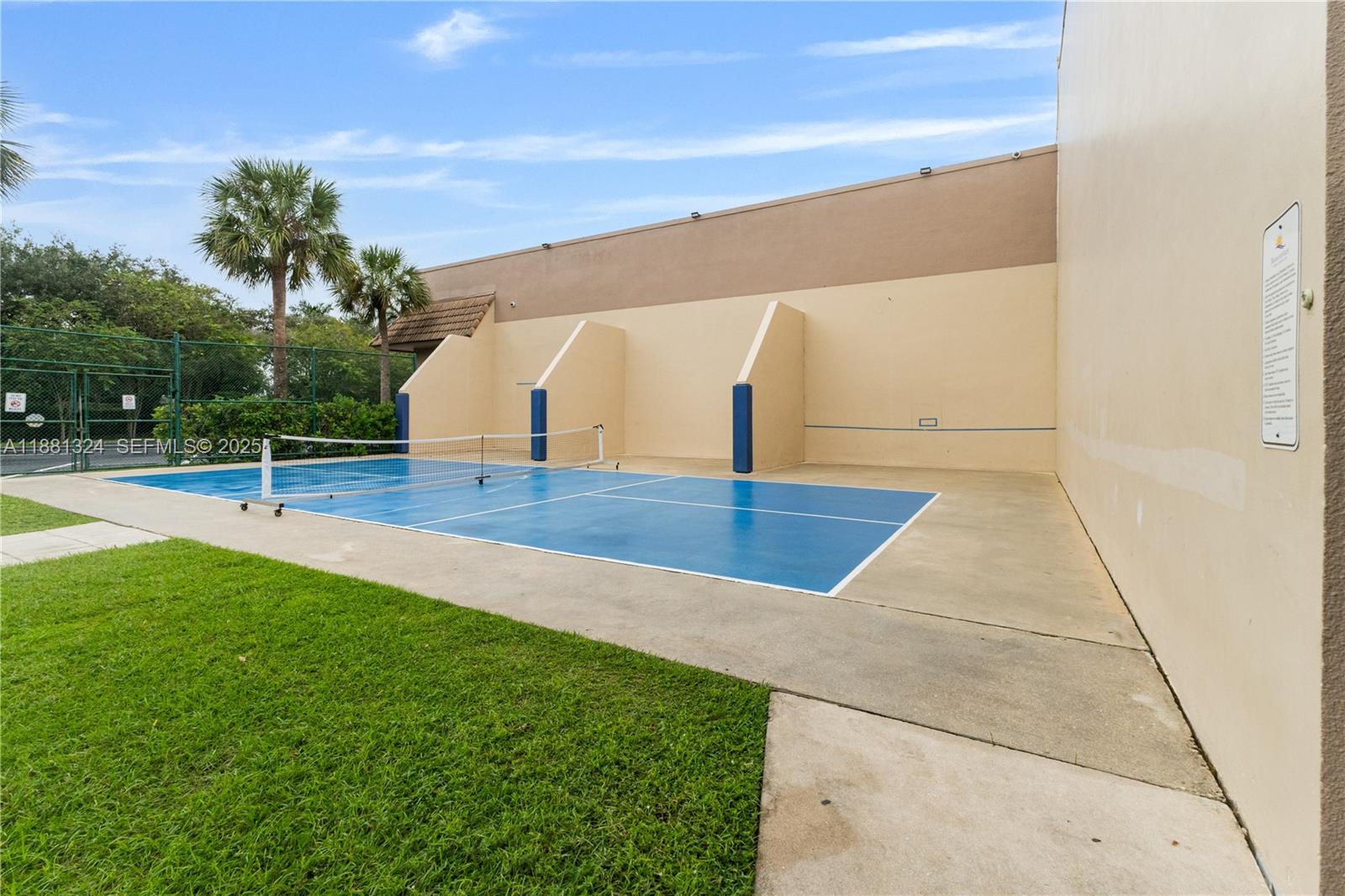 16273 Laurel Dr # 7