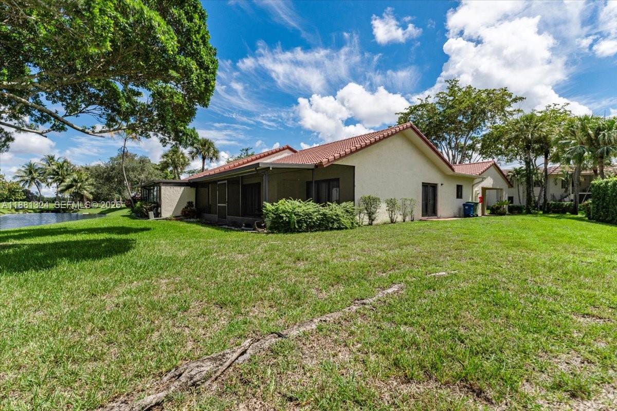 16273 Laurel Dr # 7