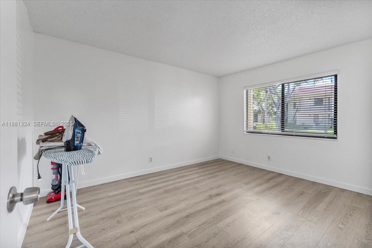 16273 Laurel Dr # 7