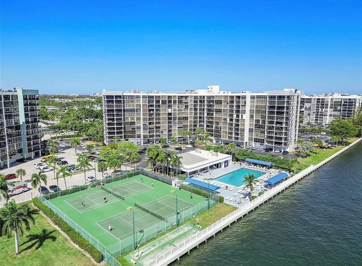600 Parkview Dr # 228