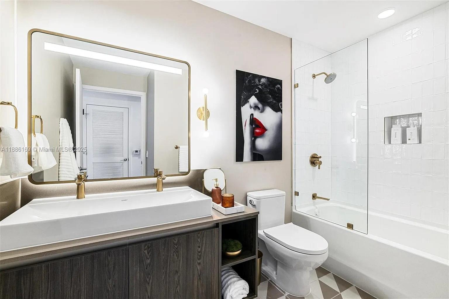 159 NE 6th St # 5106