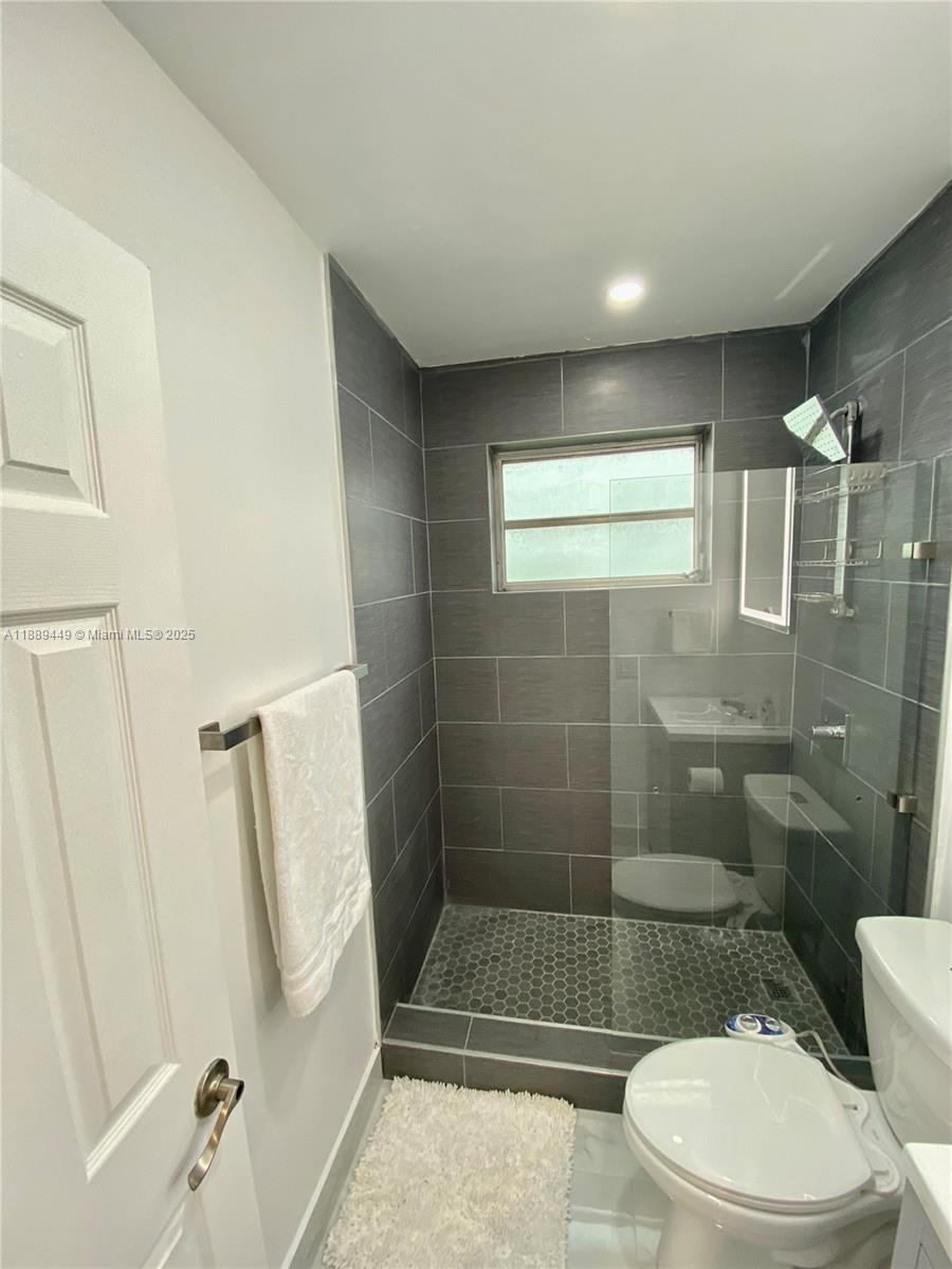 734 Meridian Ave # 4R