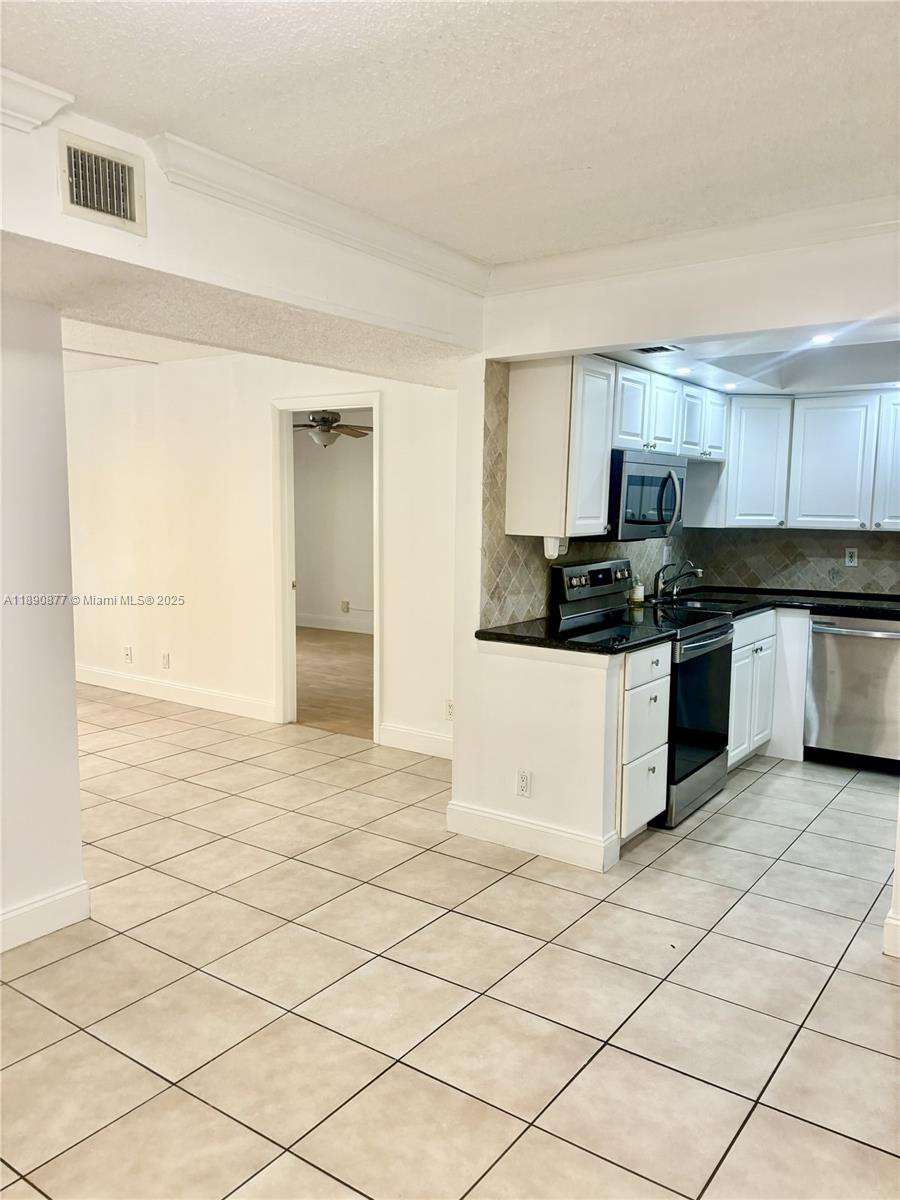 470 NW 20th St # 211