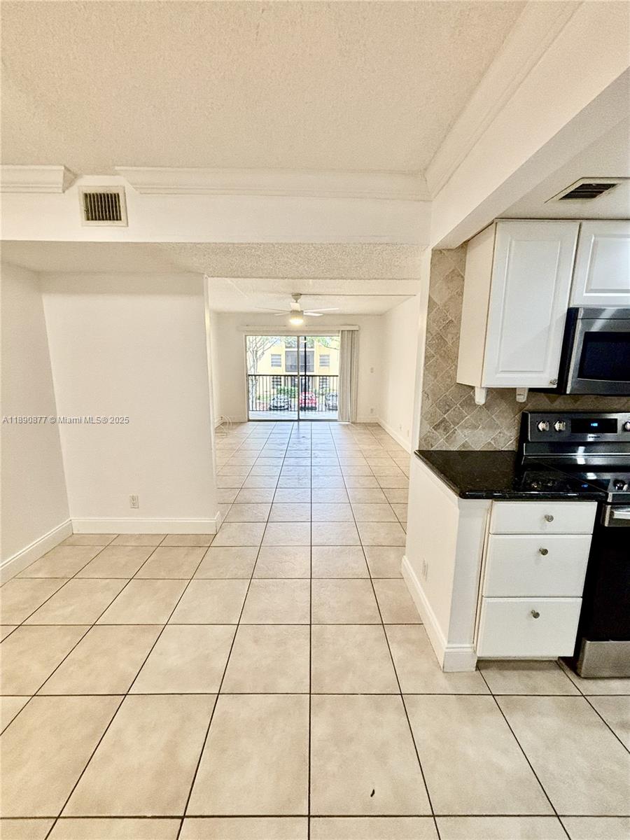 470 NW 20th St # 211