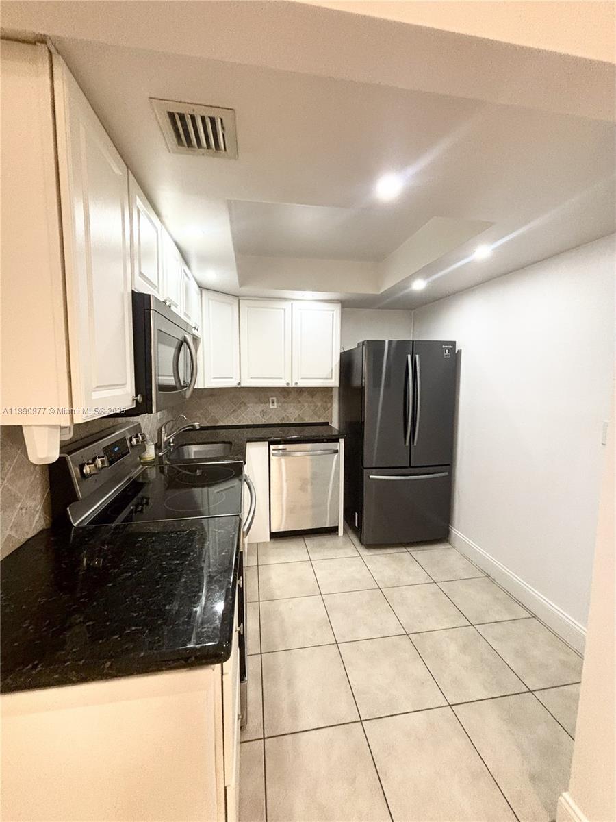 470 NW 20th St # 211