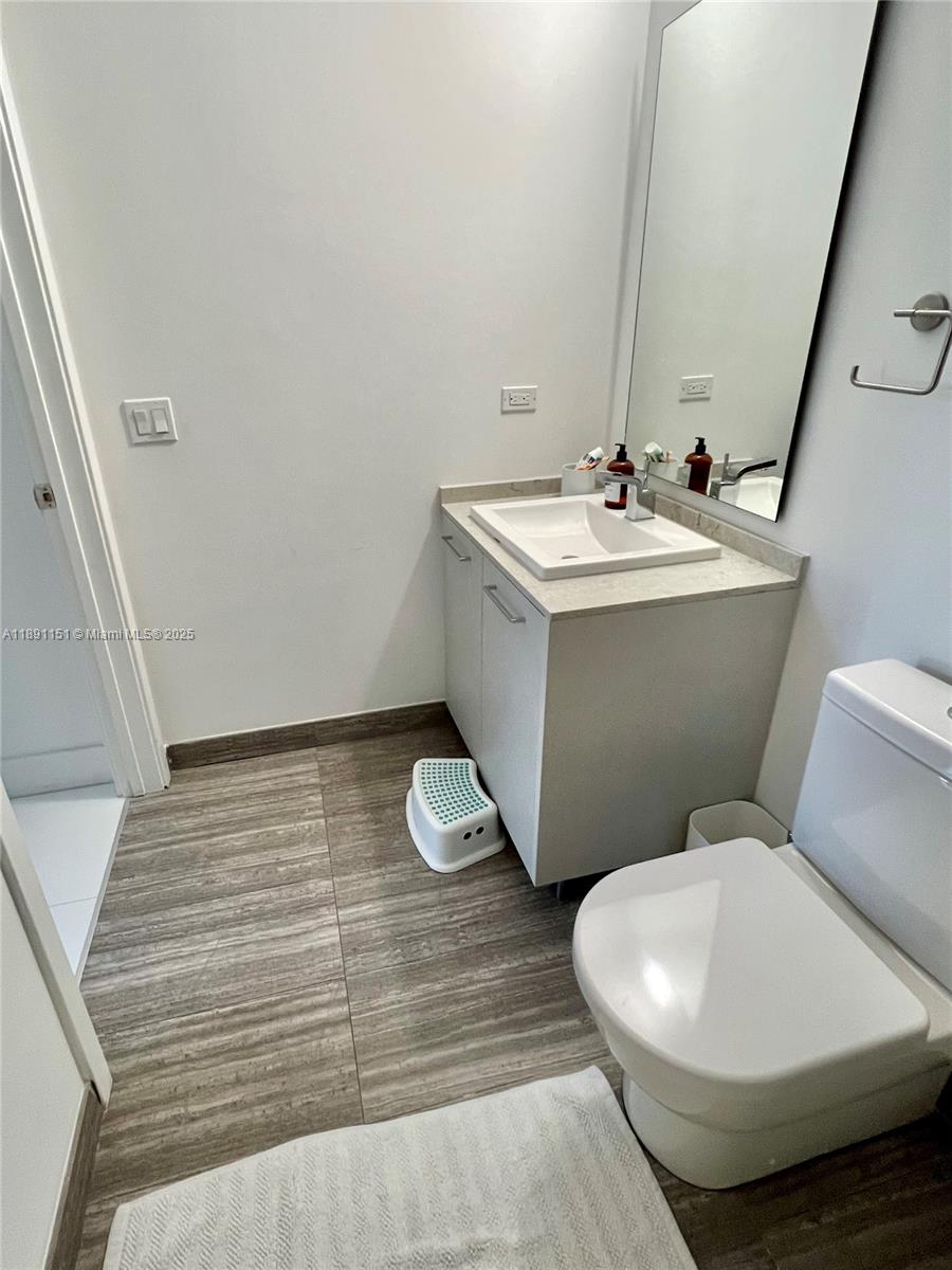 1010 Brickell Ave # 4205