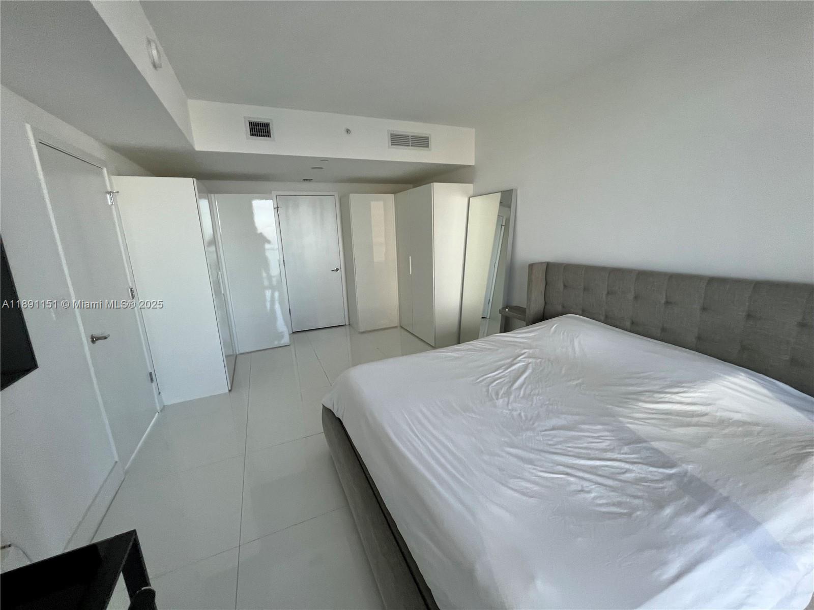 1010 Brickell Ave # 4205