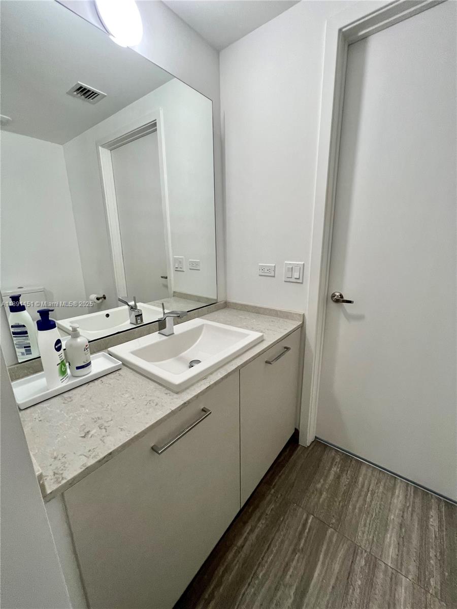 1010 Brickell Ave # 4205