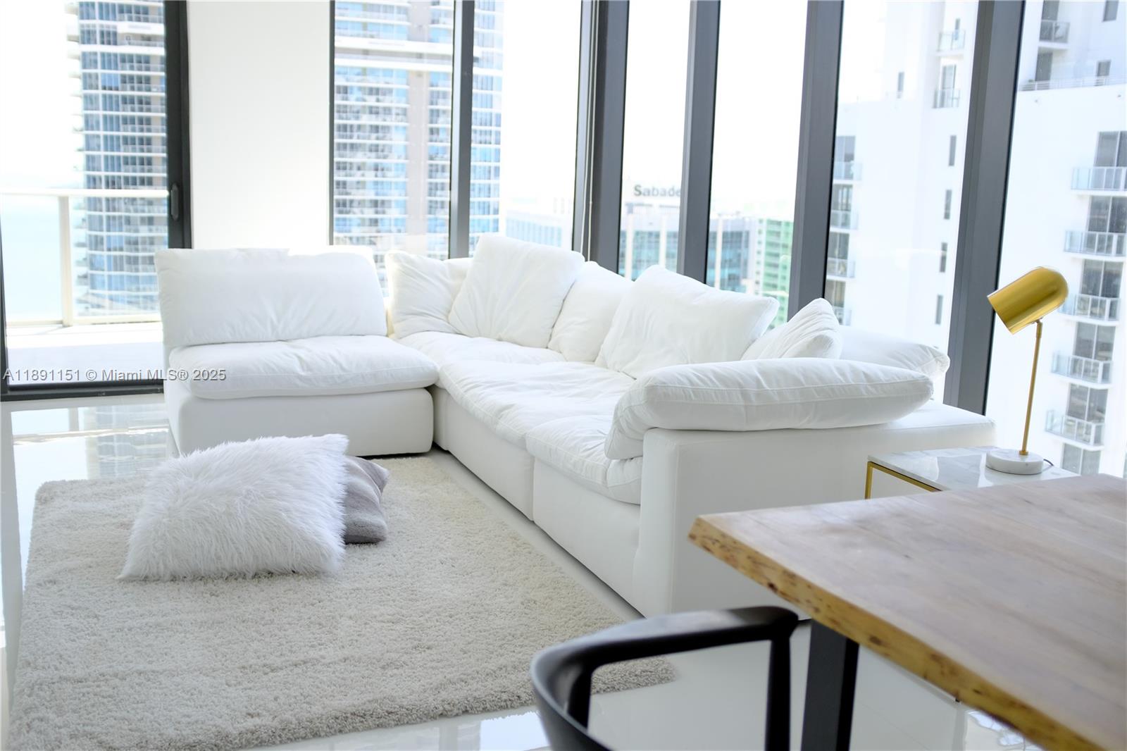 1010 Brickell Ave # 4205