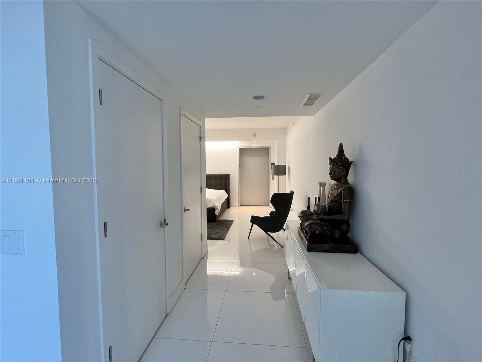 1010 Brickell Ave # 4205