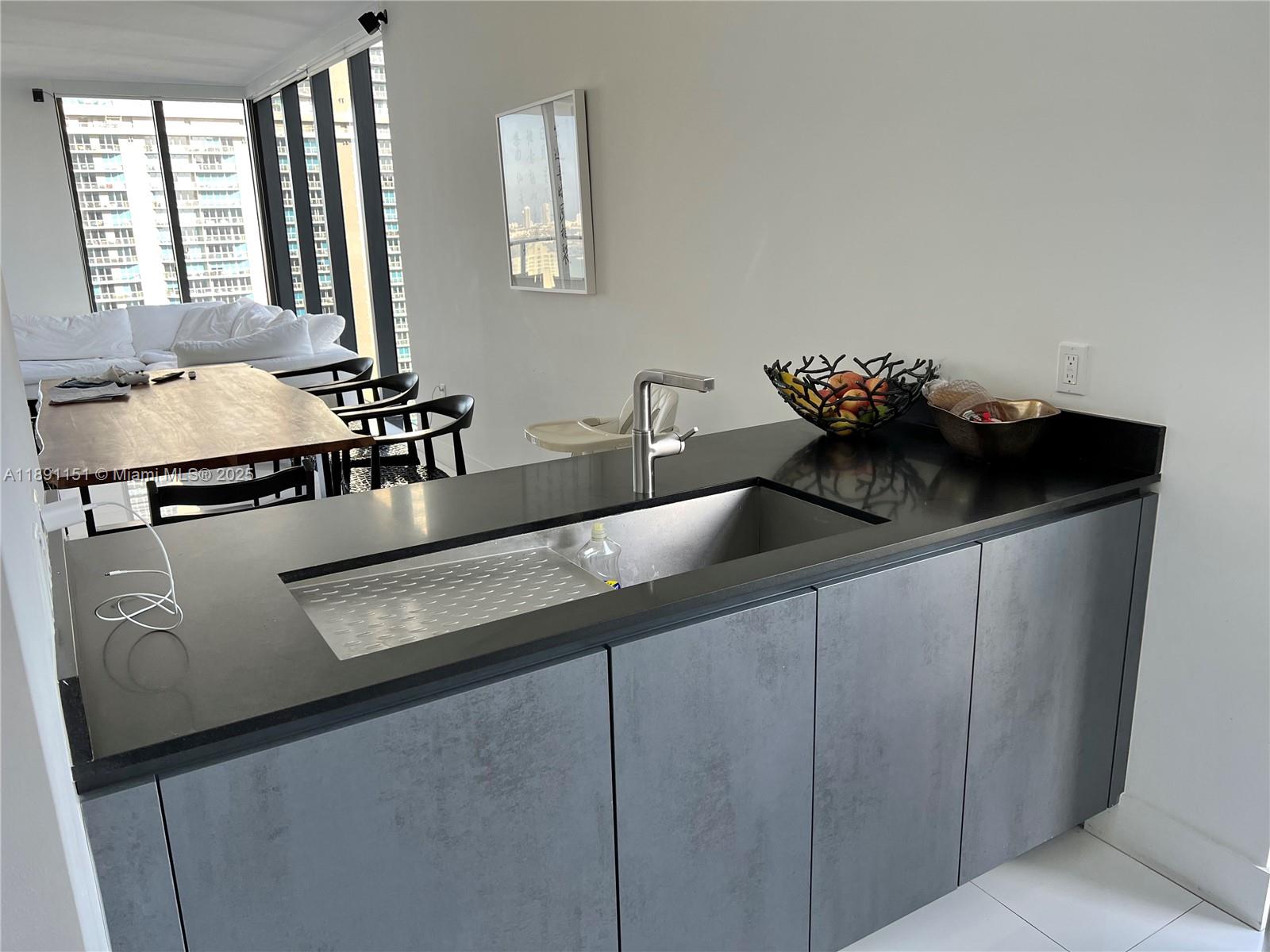 1010 Brickell Ave # 4205