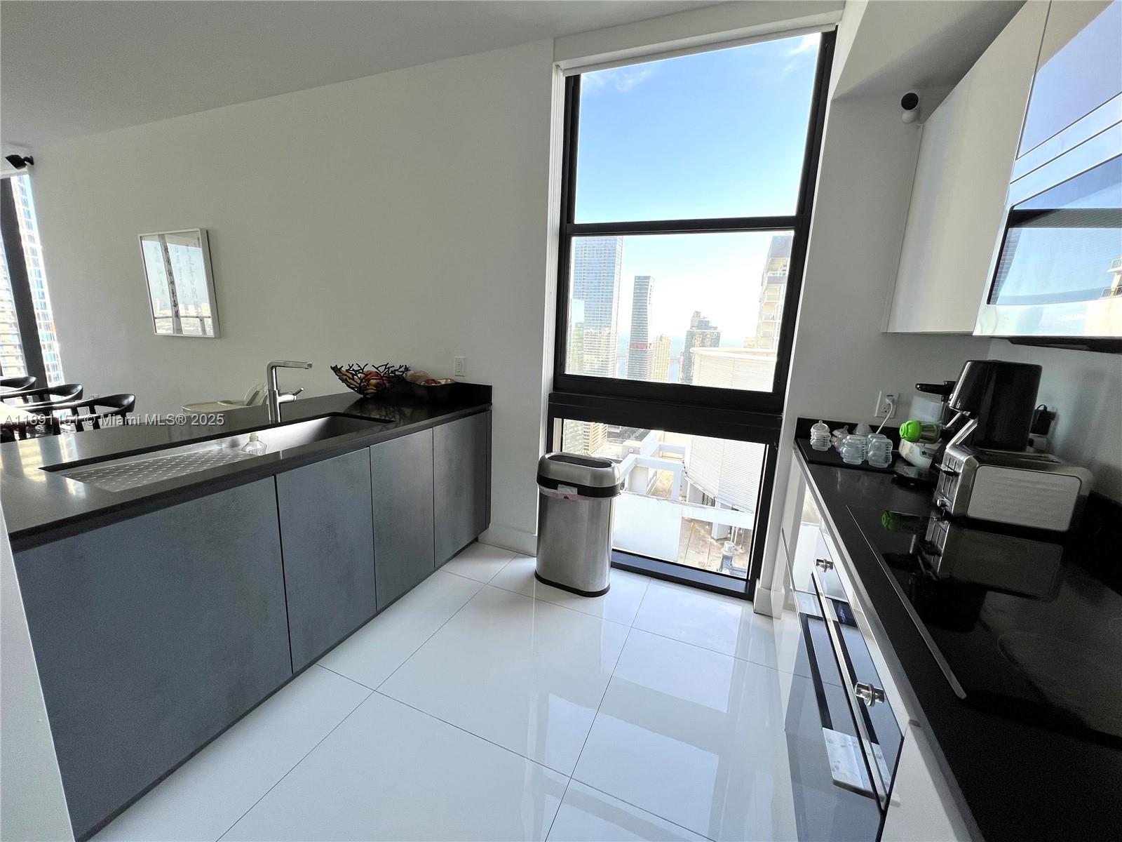 1010 Brickell Ave # 4205