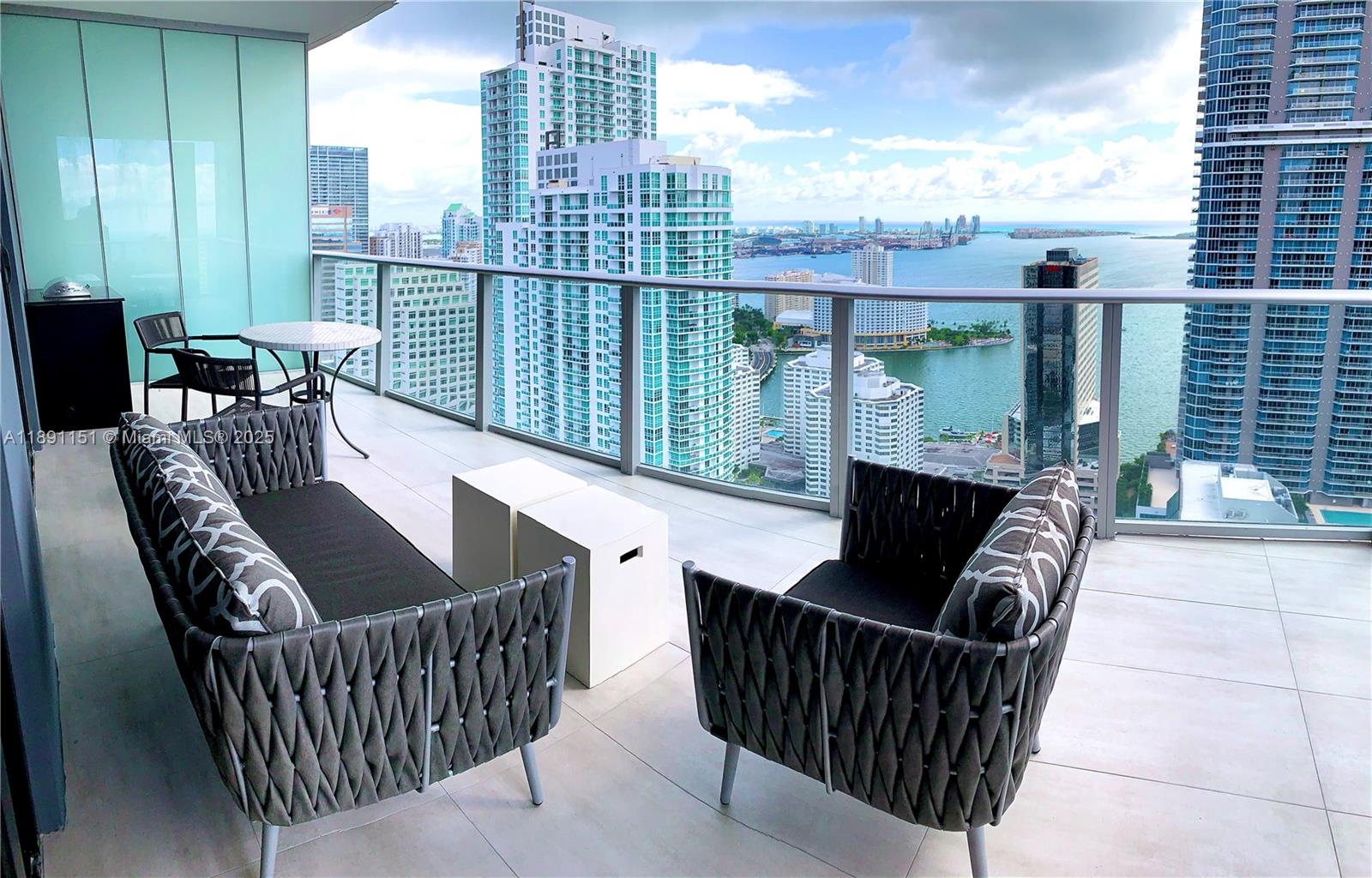 1010 Brickell Ave # 4205