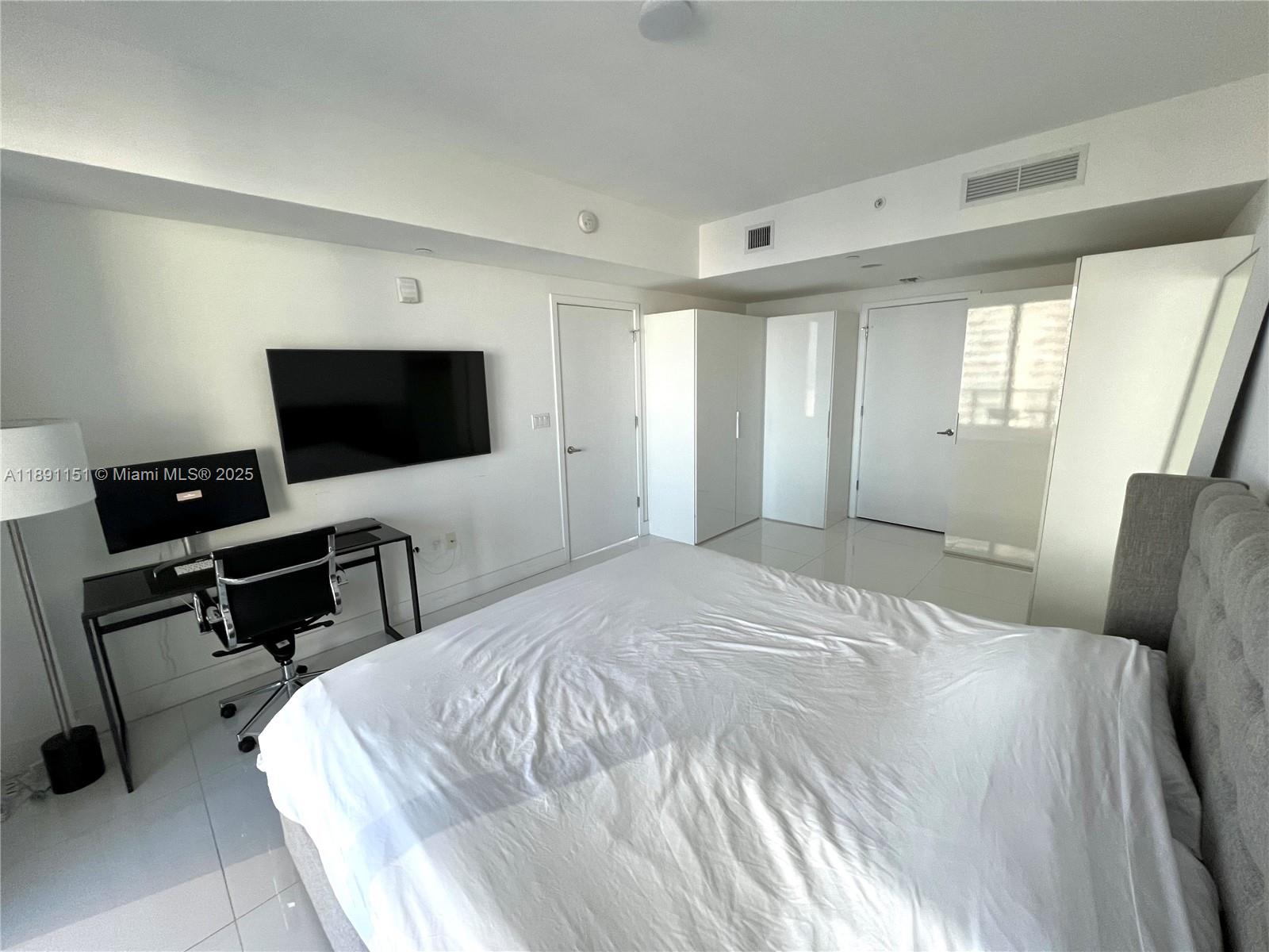 1010 Brickell Ave # 4205