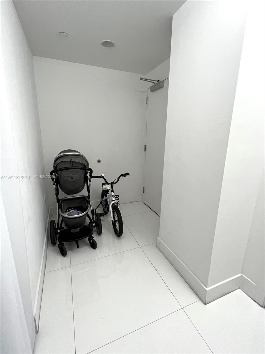 1010 Brickell Ave # 4205