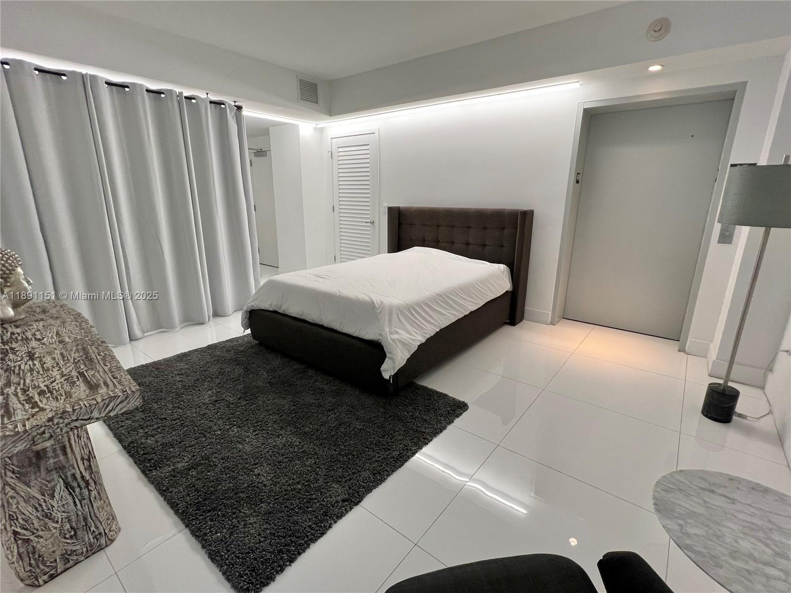 1010 Brickell Ave # 4205