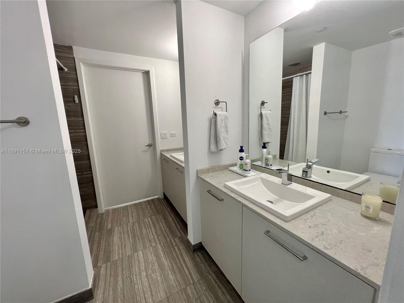 1010 Brickell Ave # 4205