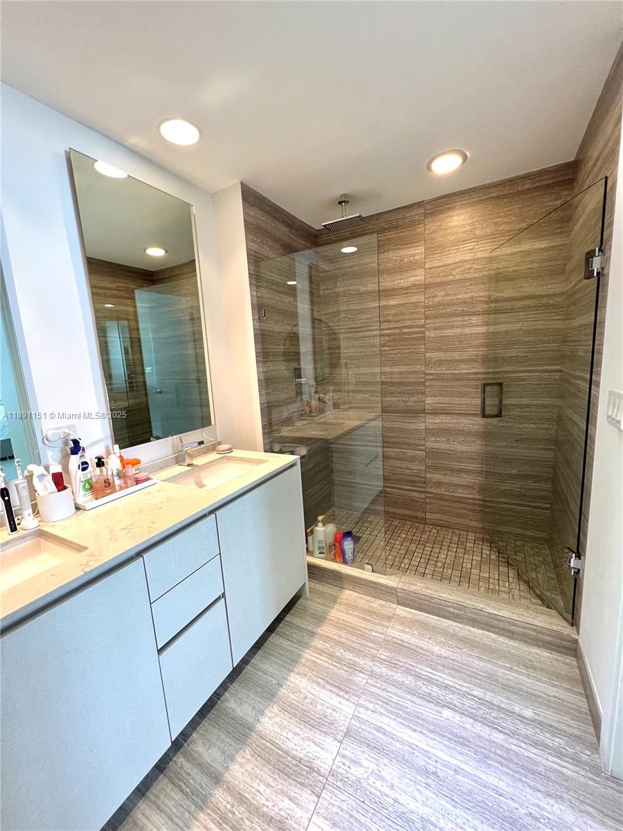 1010 Brickell Ave # 4205