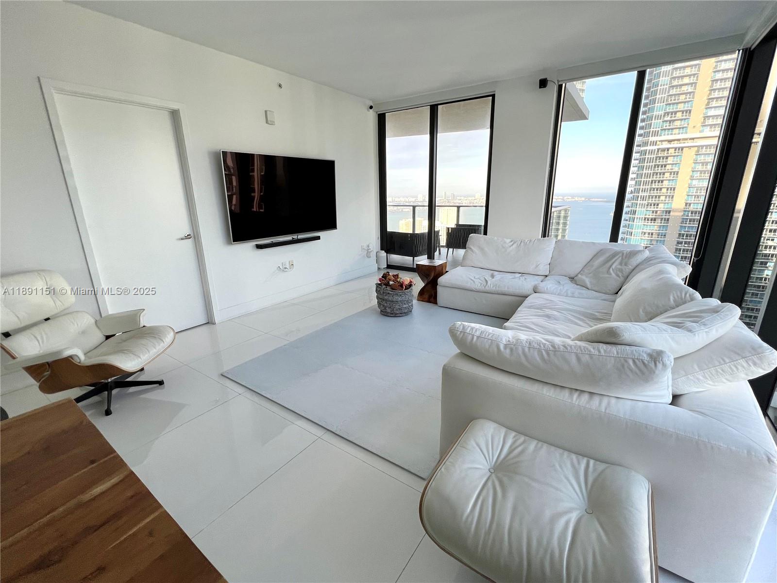 1010 Brickell Ave # 4205