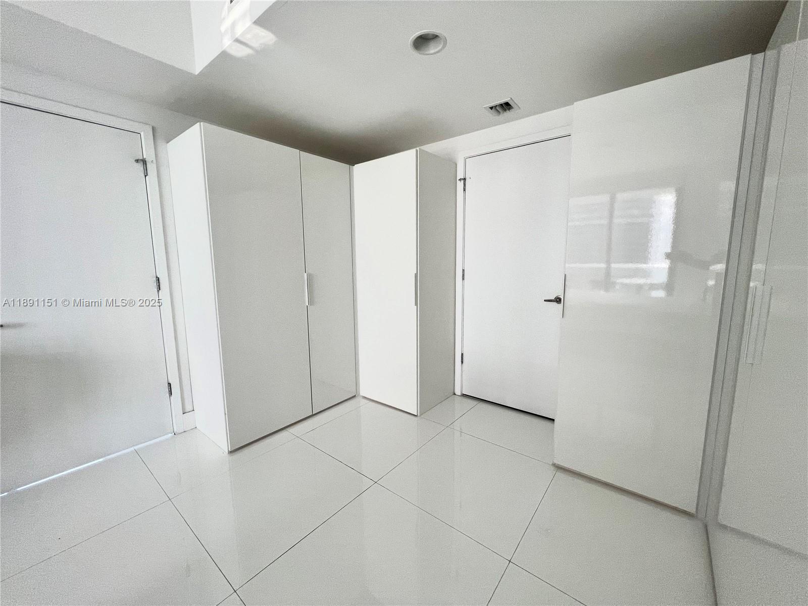 1010 Brickell Ave # 4205