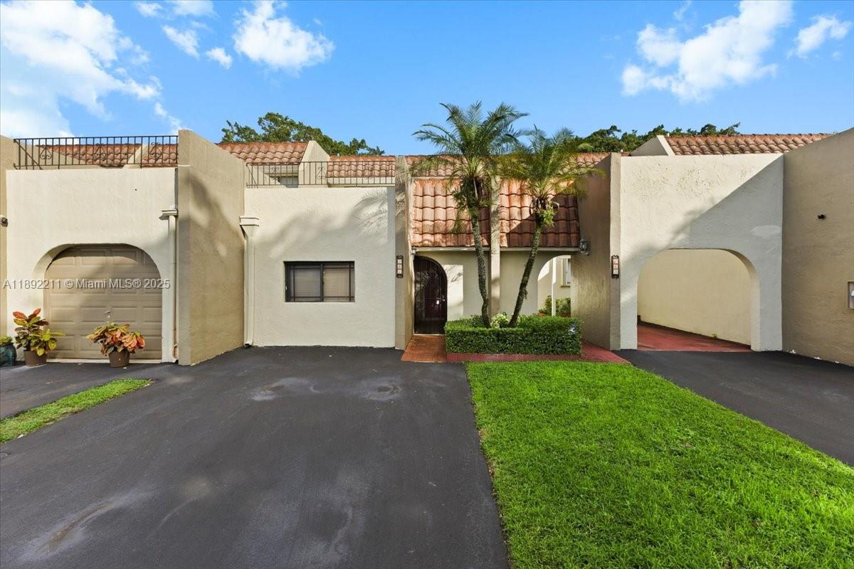 281 Jacaranda Dr # 13