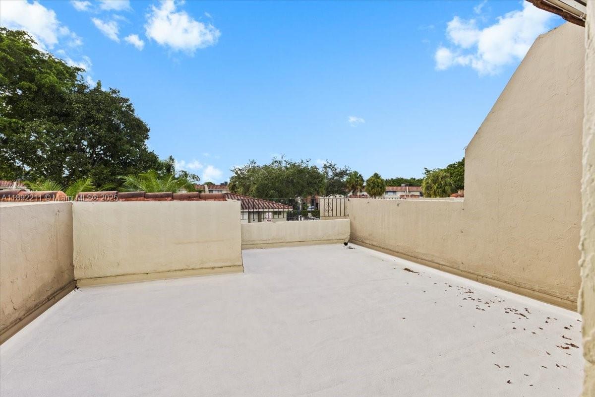281 Jacaranda Dr # 13