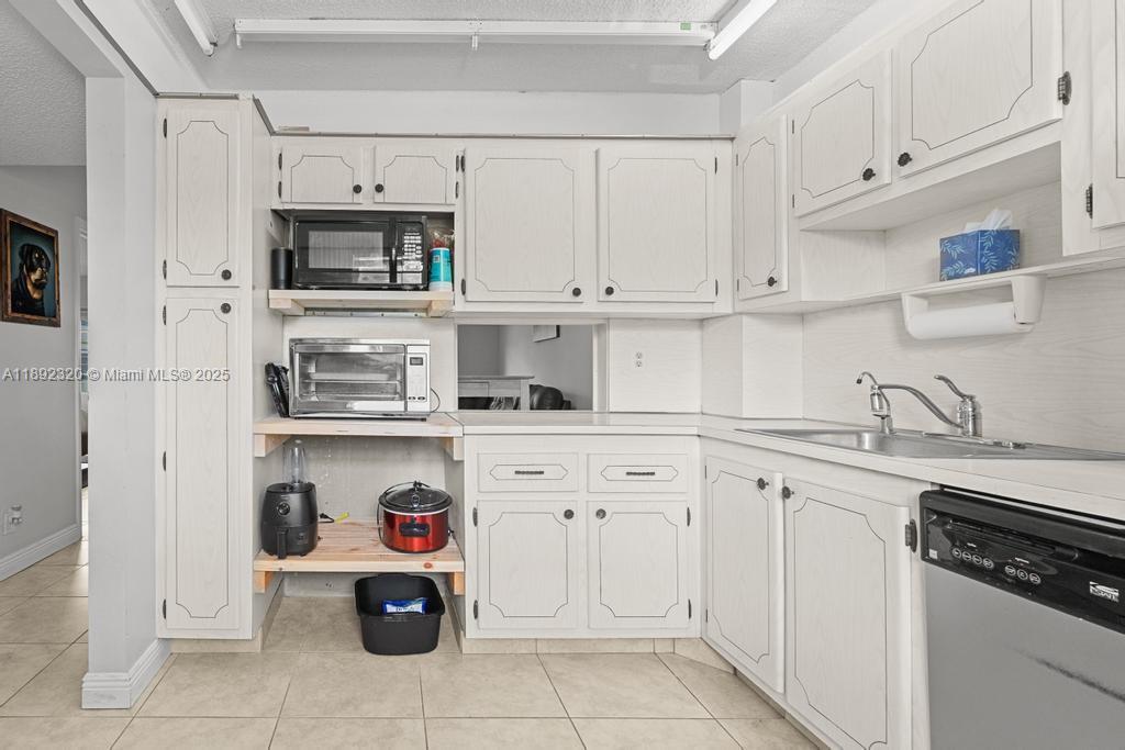 351 Cambridge Rd # 208