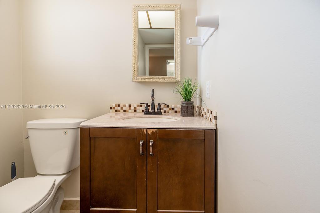 351 Cambridge Rd # 208