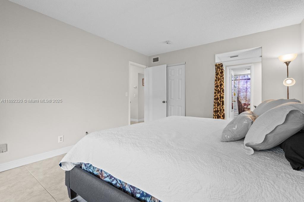 351 Cambridge Rd # 208