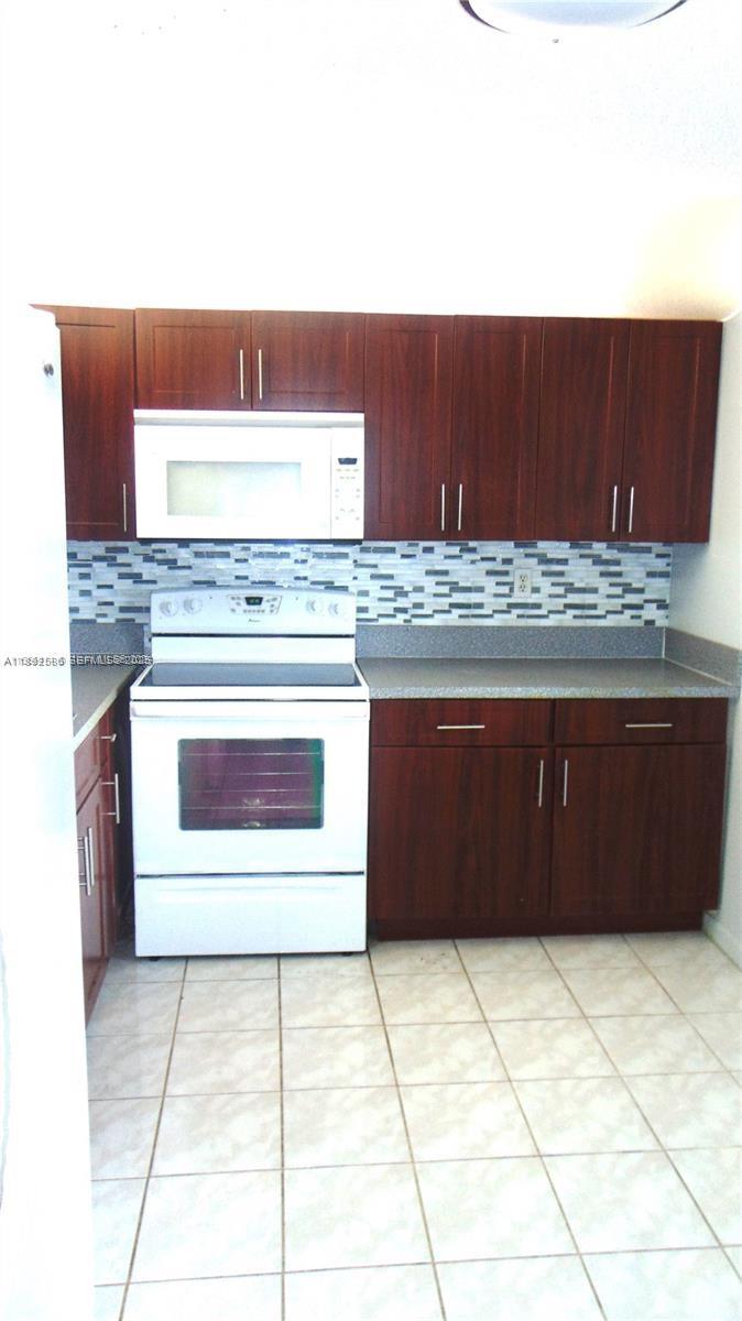 1800 SW 81st Ave # 1403