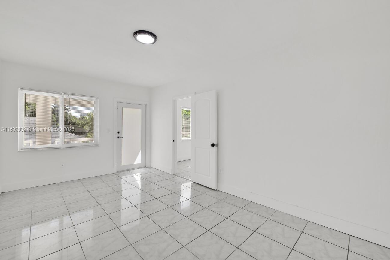 550 NE 82nd Ter # 8