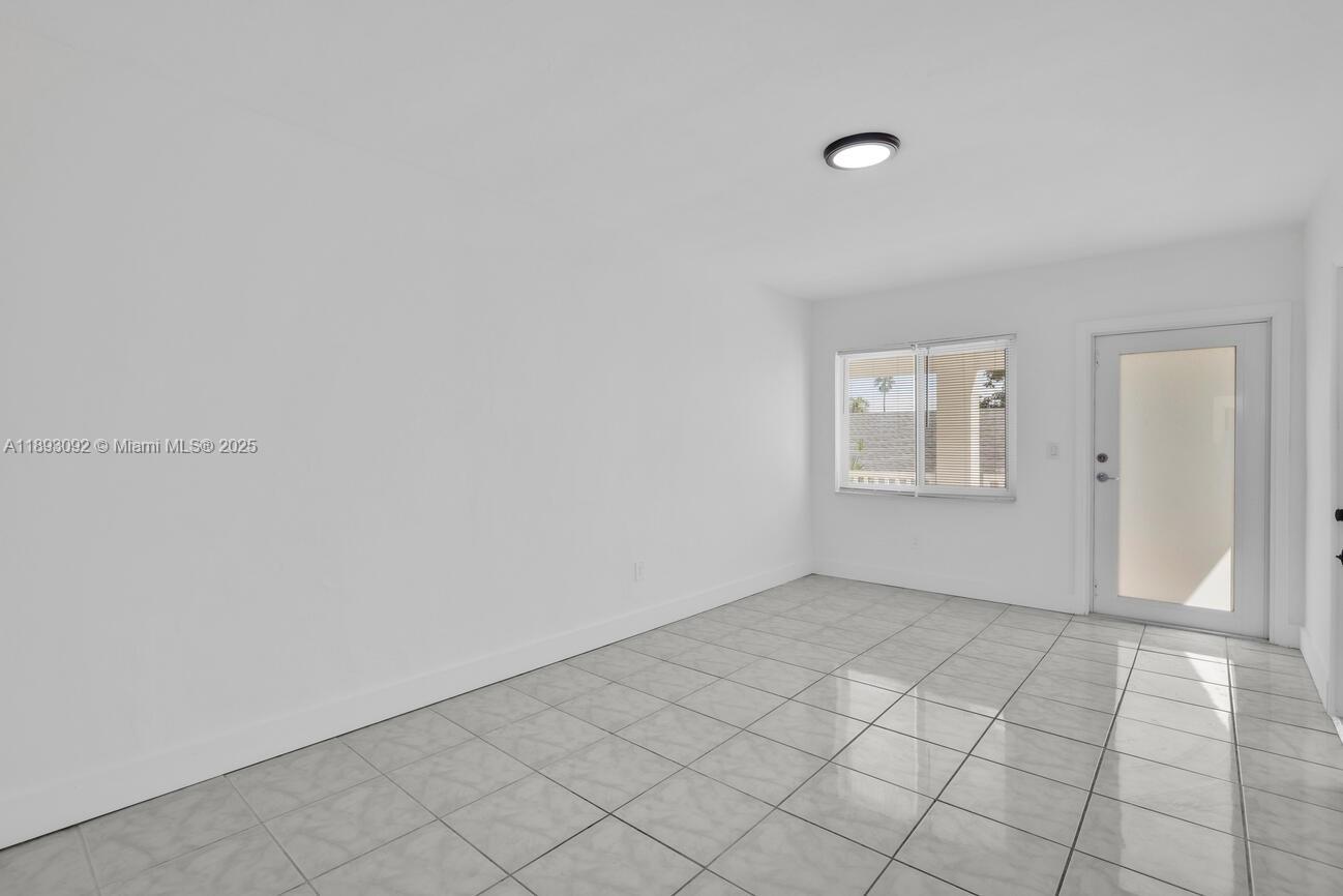 550 NE 82nd Ter # 8