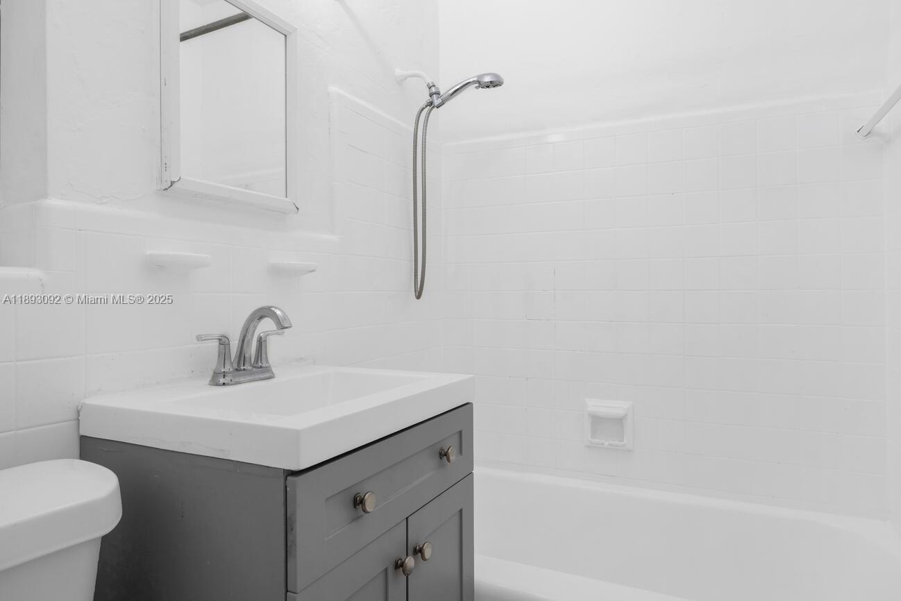 550 NE 82nd Ter # 8